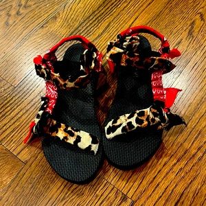 NWOT Arizona love sandals size 8